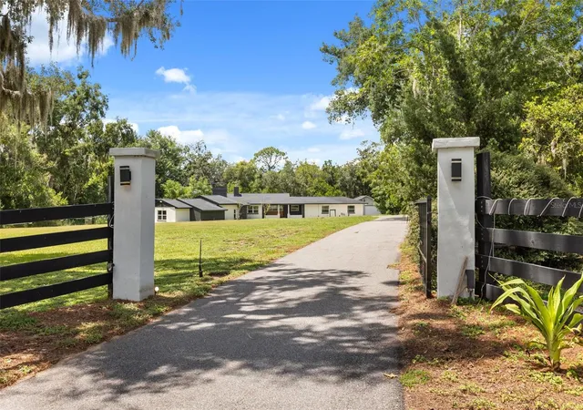 Photo 1 of Single family home for sale at 1602 Country Clb Rd, Eustis, FL 32726 | MLS# G5116928 | Listing updated on 2026-09-07