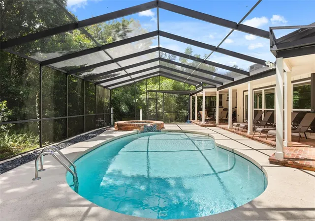 Photo 4 of Single family home for sale at 1602 Country Clb Rd, Eustis, FL 32726 | MLS# G5116928 | Listing updated on 2026-09-21
