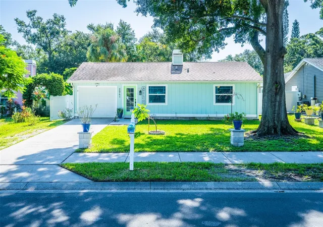 Photo 3 of Single family home for sale at 2941 Bay View Dr, Safety Harbor, FL 34695 | MLS# TB8542181 | Listing updated on 2026-10-04