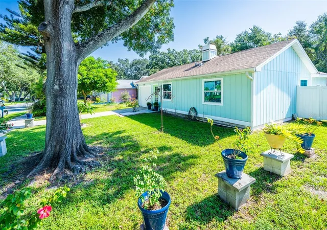 Photo 4 of Single family home for sale at 2941 Bay View Dr, Safety Harbor, FL 34695 | MLS# TB8542181 | Listing updated on 2026-10-04
