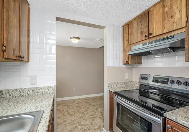 Listing Photo 4 - Condo for sale in building located at 5521 Bay Blvd, Port Richey, FL 34668 - Unit #104