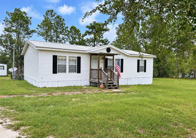 Photo 1 of Manufactured home for sale at 13191 Ne 9th St, Williston, FL 32696 | MLS# OM731012 | Listing updated on 2026-09-28
