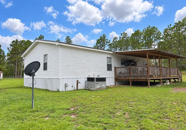 Photo 3 of Manufactured home for sale at 13191 Ne 9th St, Williston, FL 32696 | MLS# OM731012 | Listing updated on 2026-09-28