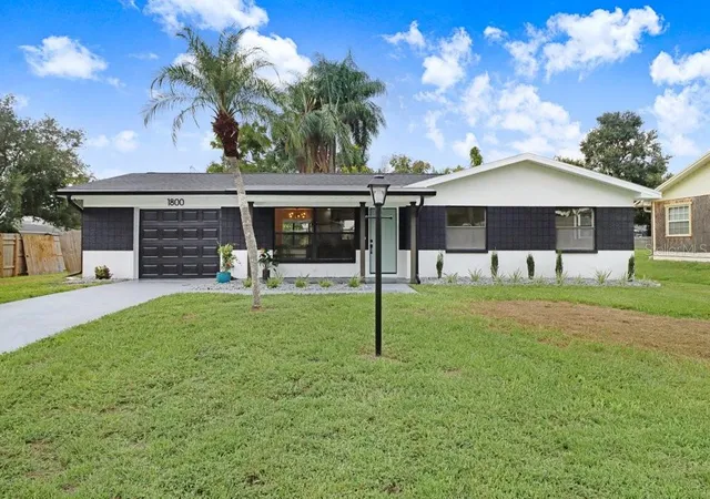 Photo 1 of Single family home for sale at 1800 Cardinal Dr, Clearwater, FL 33759 | MLS# TB8542186 | Listing updated on 2026-09-21