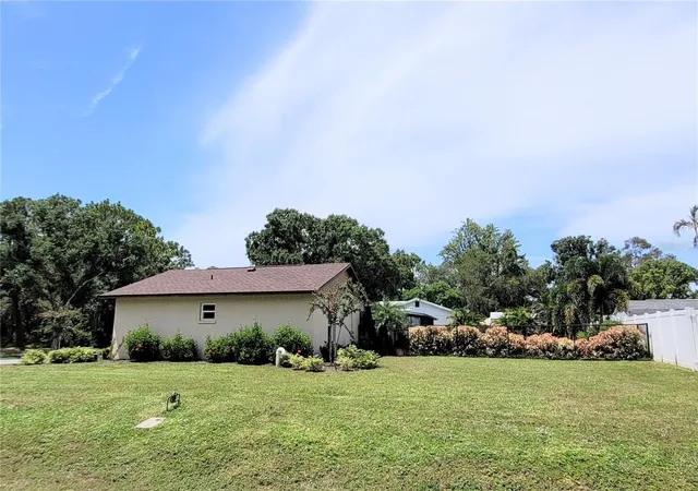 Photo 3 of Sale Pending at 3885 47th St, Sarasota, FL 34235 | MLS# A4703965 | Listing updated on 2026-08-27