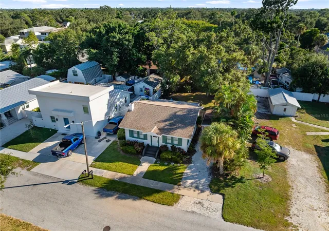 Photo 3 of Single family home for sale at 2530 Loma Linda St, Sarasota, FL 34239 | MLS# A4703967 | Listing updated on 2026-09-16