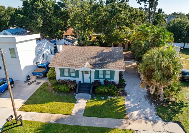 Photo 4 of Single family home for sale at 2530 Loma Linda St, Sarasota, FL 34239 | MLS# A4703967 | Listing updated on 2026-09-16