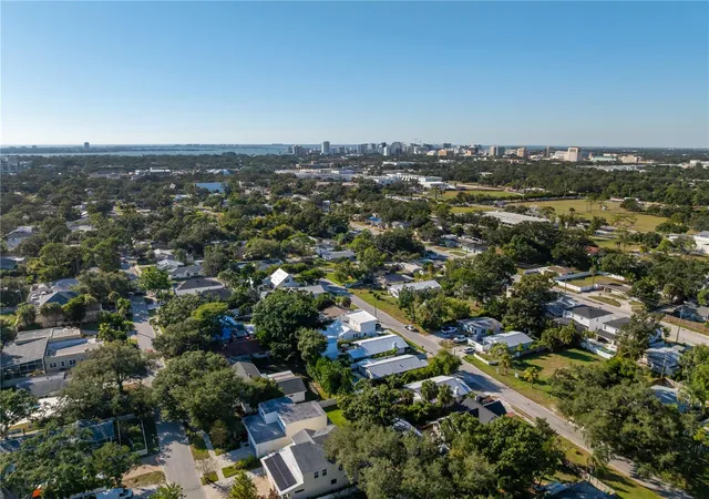 Photo 52 of Single family home for sale at 2530 Loma Linda St, SARASOTA, FL 34239 | MLS# A4703967 | Listing updated on 2026-10-03
