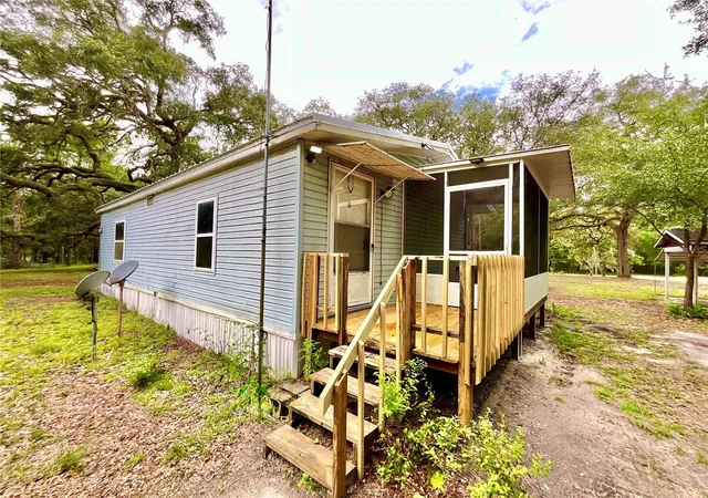 Photo 2 of Manufactured home for sale at 107 Crystal Lake Dr, Melrose, FL 32666 | MLS# GC542984 | Listing updated on 2026-08-26