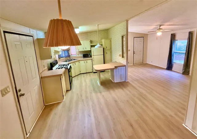 Photo 5 of Manufactured home for sale at 107 Crystal Lake Dr, Melrose, FL 32666 | MLS# GC542984 | Listing updated on 2026-08-26
