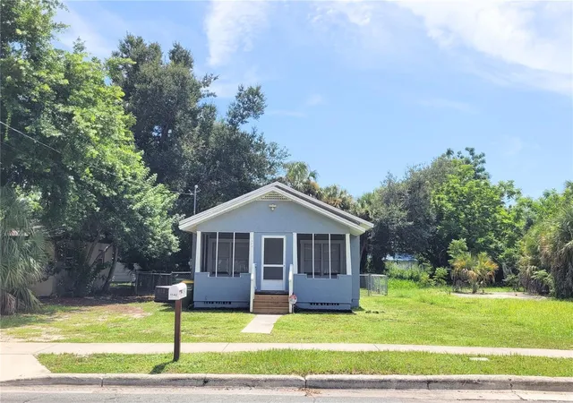 2nd image of 1542 29th St, Sarasota, FL 34234 | MLS# A4703968