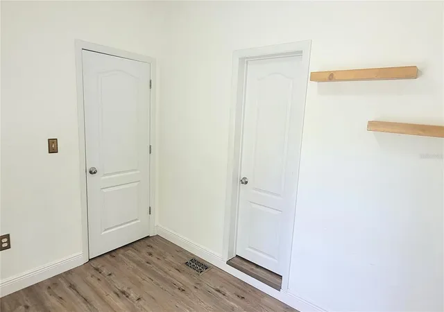 33rd image of 1542 29th St, Sarasota, FL 34234 | MLS# A4703968
