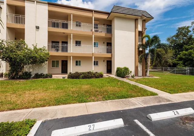 3rd image of 4595 Chancellor St Ne #114, St Petersburg, FL 33703 | MLS# TB8542194