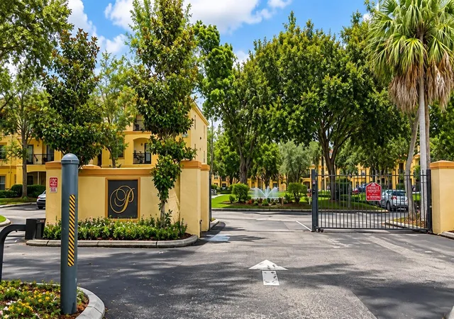 Photo 3 of Condo for sale at 5610 Pinnacle Heights Cir #309, Tampa, FL 33624 | MLS# TB8542198 | Listing updated on 2026-09-30