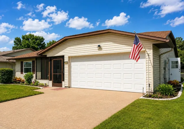 Photo 1 of Sale Pending at 3590 Highland Fairways Blvd, Lakeland, FL 33810 | MLS# L4964532 | Listing updated on 2026-09-01