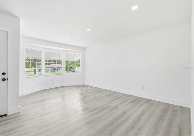 Photo 3 of Single family home for sale at 5300 Tower St, Dade City, FL 33523 | MLS# TB8542206 | Listing updated on 2026-08-31