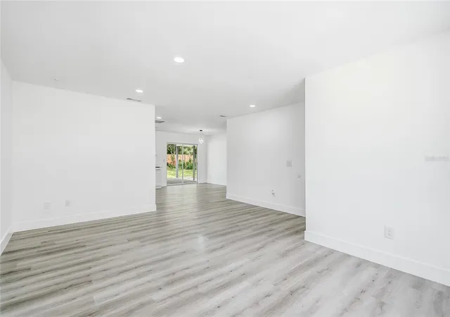 Photo 4 of Single family home for sale at 5300 Tower St, Dade City, FL 33523 | MLS# TB8542206 | Listing updated on 2026-08-31