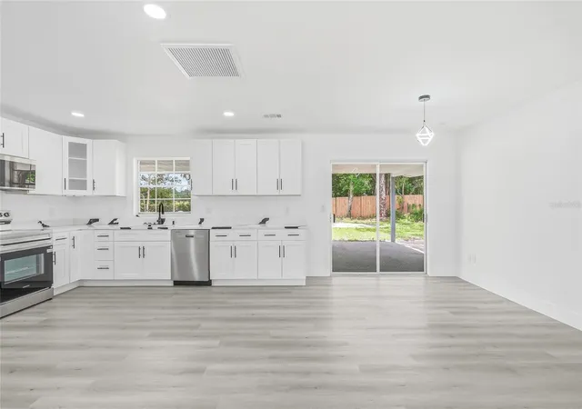 Photo 5 of Single family home for sale at 5300 Tower St, Dade City, FL 33523 | MLS# TB8542206 | Listing updated on 2026-08-31