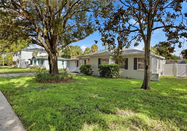 Photo 3 of Single family home for sale at 4003 W Euclid Ave, Tampa, FL 33629 | MLS# TB8542208 | Listing updated on 2026-10-04