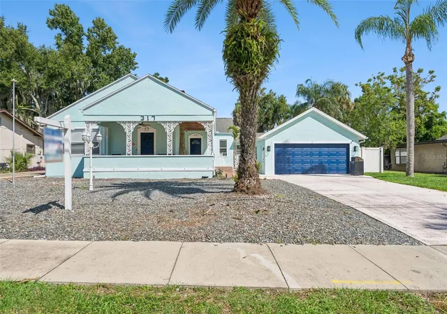 Photo 1 of Single family home for sale at 317 E Main St, Tavares, FL 32778 | MLS# O6436389 | Listing updated on 2026-09-30