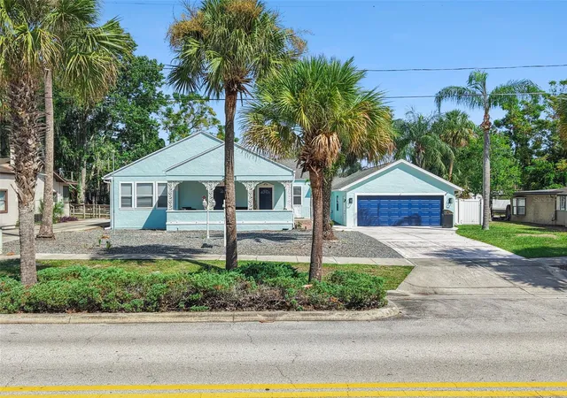 Photo 2 of Single family home for sale at 317 E Main St, Tavares, FL 32778 | MLS# O6436389 | Listing updated on 2026-09-30