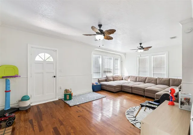 Photo 3 of Single family home for sale at 317 E Main St, Tavares, FL 32778 | MLS# O6436389 | Listing updated on 2026-09-30