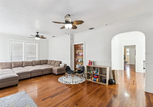Photo 3 of Single family home for sale at 317 E Main St, Tavares, FL 32778 | MLS# O6436389 | Listing updated on 2026-09-30