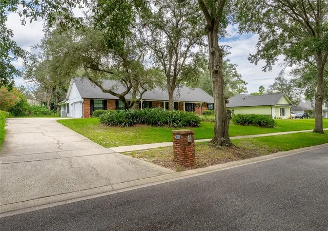 Photo 2 of Single family home for sale at 7141 Wooded Village Ln, Orlando, FL 32835 | MLS# O6436400 | Listing updated on 2026-09-13