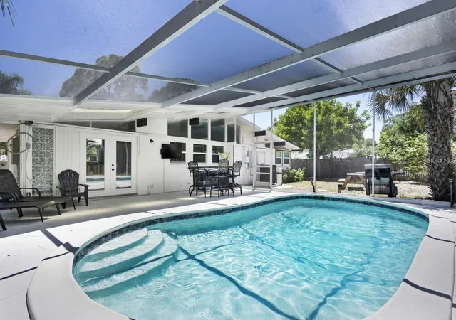 Photo 2 of Single family home for sale at 2213 Wason Rd, Sarasota, FL 34231 | MLS# A4703983 | Listing updated on 2026-08-28