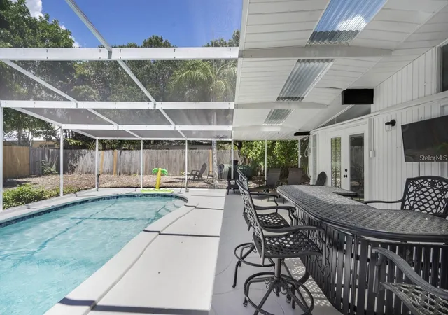 Photo 4 of Single family home for sale at 2213 Wason Rd, Sarasota, FL 34231 | MLS# A4703983 | Listing updated on 2026-08-28