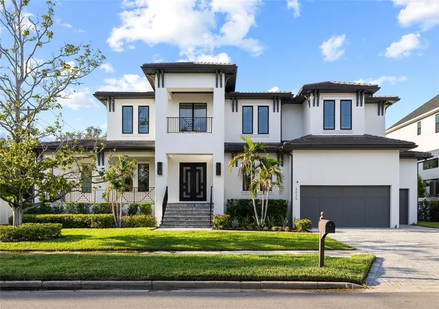 Photo 1 of Mansion for sale at 5025 W Dante Ave, Tampa, FL 33629 | MLS# TB8542238 | Listing updated on 2026-09-17