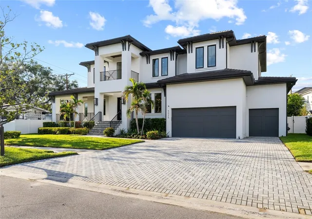 Photo 2 of Mansion for sale at 5025 W Dante Ave, Tampa, FL 33629 | MLS# TB8542238 | Listing updated on 2026-09-17