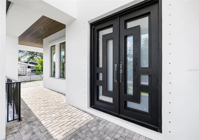 Photo 4 of Single family home for sale at 5025 W Dante Ave, Tampa, FL 33629 | MLS# TB8542238 | Listing updated on 2026-09-17
