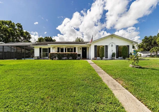 Photo 1 of Single family home for sale at 4268 Lake Eleanor Dr, Mount Dora, FL 32757 | MLS# OM731029 | Listing updated on 2026-09-06
