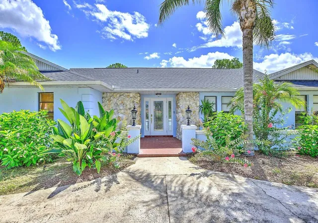 Photo 3 of Single family home for sale at 4012 Sunrise Dr, Sebring, FL 33872 | MLS# OM731030 | Listing updated on 2026-09-28