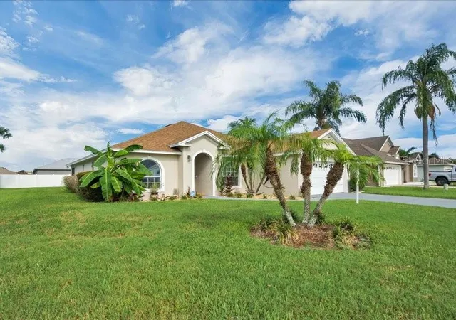 Photo 2 of Single family home for sale at 344 Ruby Lake Loop, Winter Haven, FL 33884 | MLS# S5156261 | Listing updated on 2026-09-23