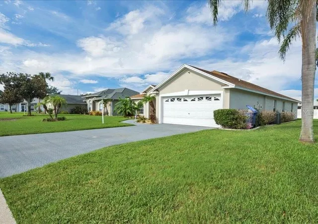 Photo 4 of Single family home for sale at 344 Ruby Lake Loop, Winter Haven, FL 33884 | MLS# S5156261 | Listing updated on 2026-09-23
