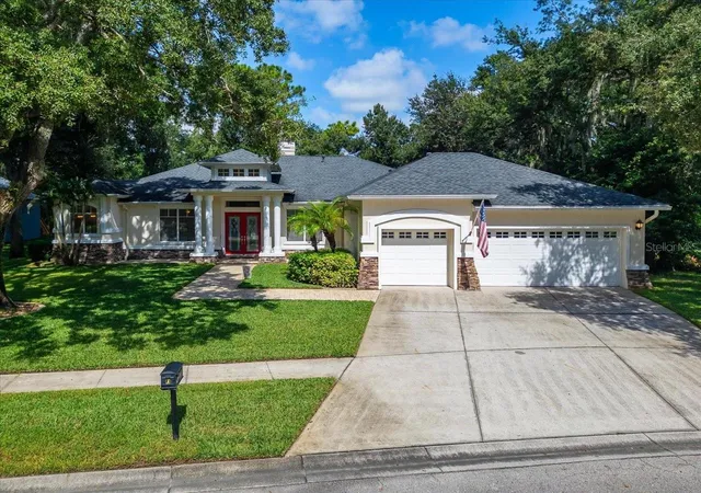Photo 2 of Single family home for sale at 5603 Eagleglen Pl, Lithia, FL 33547 | MLS# TB8542254 | Listing updated on 2026-09-23