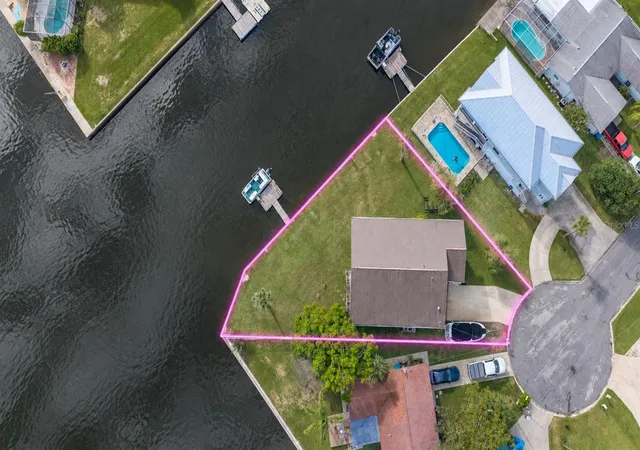 Photo 3 of Single family home for sale at 4514 Neptune Dr, Hernando Beach, FL 34607 | MLS# W7888889 | Listing updated on 2026-10-04