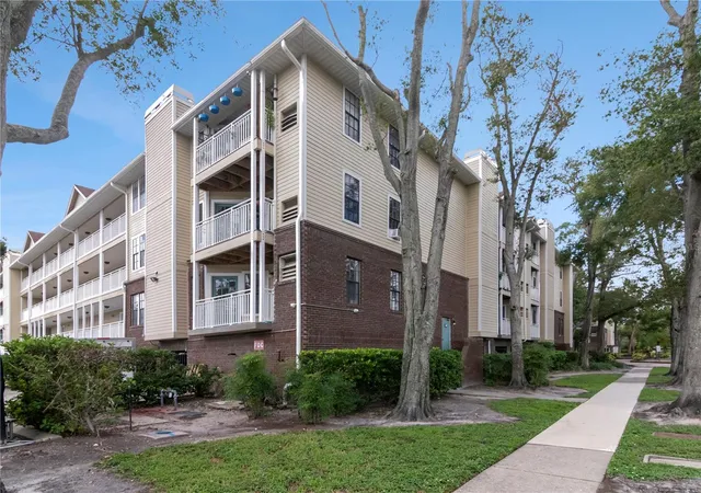 Photo 1 of Condo for sale at 1000 W Horatio St #226, Tampa, FL 33606 | MLS# TB8542257 | Listing updated on 2026-09-28