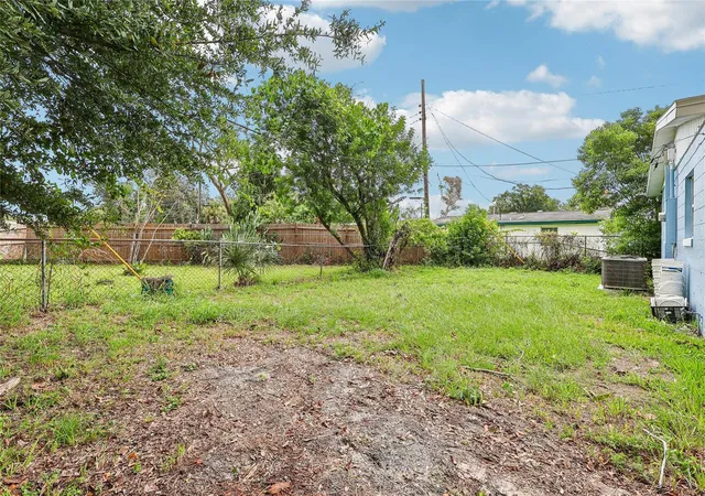 Photo 2 of Single family home for sale at 4821 Shoshone St, Orlando, FL 32819 | MLS# O6436436 | Listing updated on 2026-10-26