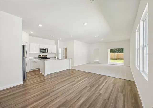 Photo 3 of Sale Pending at 3004 Sunset Hills Rd, Winter Haven, FL 33881 | MLS# TB8542261 | Listing updated on 2026-09-08