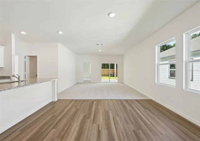 Photo 4 of Sale Pending at 3004 Sunset Hills Rd, Winter Haven, FL 33881 | MLS# TB8542261 | Listing updated on 2026-09-08