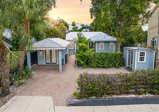 Photo 1 of Single family home for sale at 1841 Laurel St, Sarasota, FL 34236 | MLS# TB8542263 | Listing updated on 2026-10-07