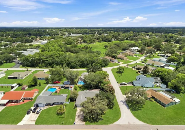 Photo 2 of Single family home for sale at 9355 Horizon Dr, Spring Hill, FL 34608 | MLS# TB8542269 | Listing updated on 2026-08-26