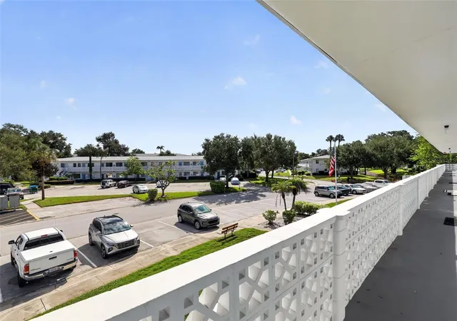 Listing Photo 2 - Condo for sale in building located at 8320 112Th St, SEMINOLE, FL 33772 - Unit #208
