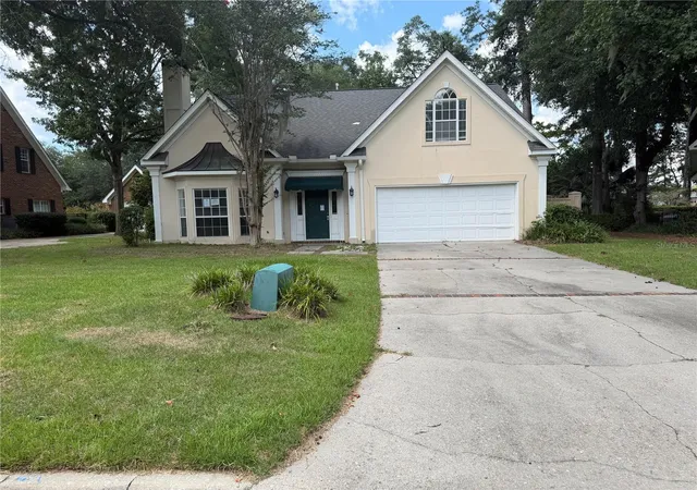 Photo 1 of Single family home for sale at 916 Hillcrest Ct, Tallahassee, FL 32308 | MLS# OM731038 | Listing updated on 2026-08-26