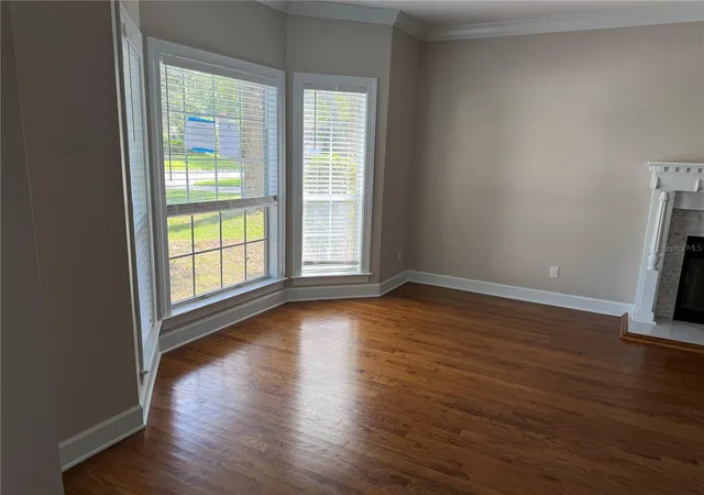 Photo 3 of Single family home for sale at 916 Hillcrest Ct, Tallahassee, FL 32308 | MLS# OM731038 | Listing updated on 2026-08-26