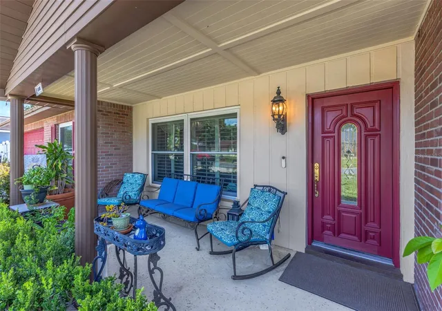 Photo 2 of Single family home for sale at 4001 Highgate Dr, Valrico, FL 33594 | MLS# TB8542277 | Listing updated on 2026-09-05