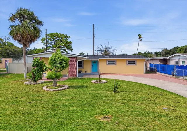 Photo 2 of Single family home for sale at 6206 Willow Oak Ln, Orlando, FL 32809 | MLS# O6436454 | Listing updated on 2026-10-14